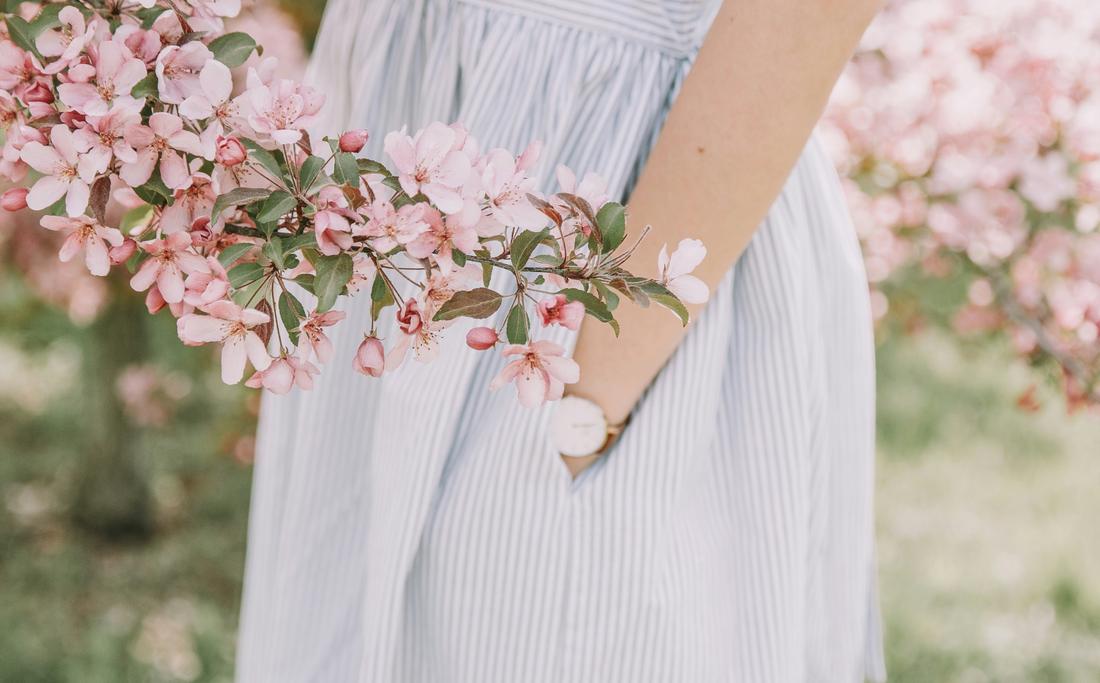 https://unsplash.com/photos/a-woman-in-a-dress-holding-a-bunch-of-flowers-Hzq5Qhx89LA?utm_content=creditShareLink&utm_medium=referral&utm_source=unsplash